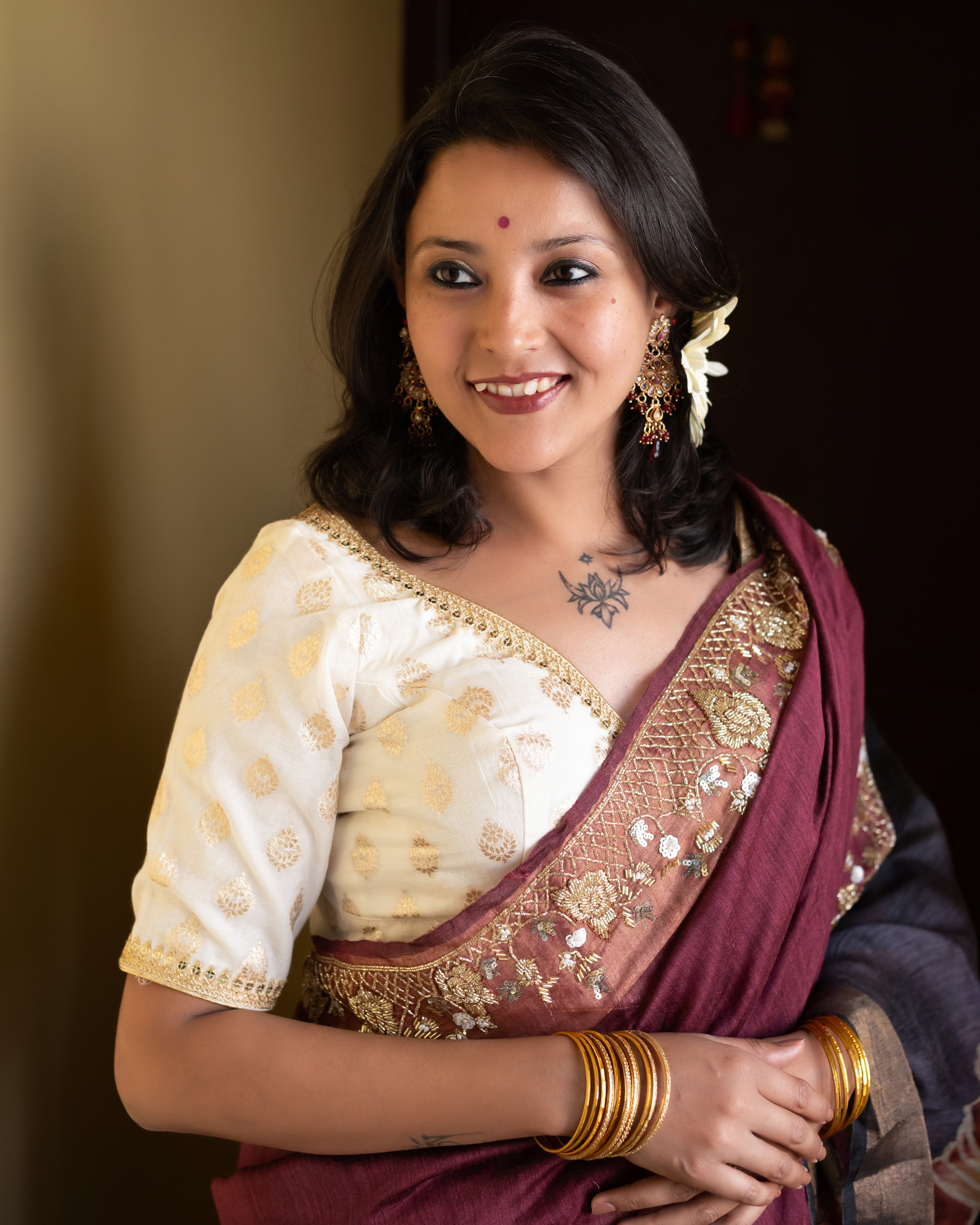 Off White Banarasi Long Hand Lace